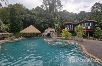 Pirates Bay Resort & SPa in เกาะลันตาใหญ่, กระบี่