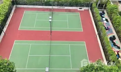 사진들 2 of the Tennis Court at The Met