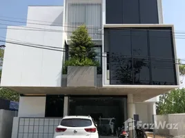 4 Bedroom Townhouse for sale in Mueang Chiang Mai, Chiang Mai, Suthep, Mueang Chiang Mai