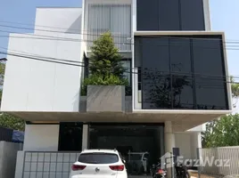 4 Bedroom Townhouse for sale in Chiang Mai University Demonstration School, Suthep, Suthep