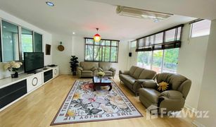 曼谷 Khlong Tan Nuea 4 卧室 屋 售 