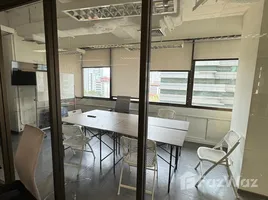 341 제곱미터입니다 Office for rent at Asoke Towers, Khlong Toei Nuea