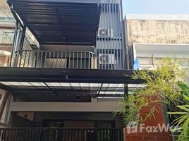 3 спален Таунхаус for rent in Щаттхана, Бангкок, Phra Khanong Nuea, Щаттхана