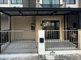 3 Bedroom Townhouse for sale at Pruksa Ville 57 Pattanakarn, Suan Luang, Suan Luang