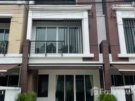 3 Bedroom Townhouse for sale at Baan Klang Muang Kaset-Nawamin, Khlong Kum, Bueng Kum, Bangkok