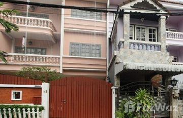 Baan Butsabakam Village in อรุณอมรินทร์, Bangkok