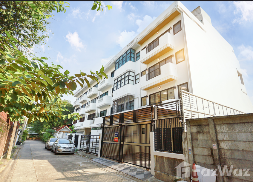 6bed 7bath Pracha Uthit Soi 1 — photo 1