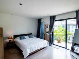 2 Schlafzimmer Reihenhaus zu verkaufen im East Bangtao Ville, Thep Krasattri, Thalang, Phuket