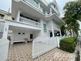 3 Schlafzimmer Reihenhaus zu vermieten im Fantasia Villa 3, Samrong Nuea, Mueang Samut Prakan, Samut Prakan, Thailand