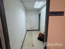 124 кв.м. Office for rent at Asoke Towers, Khlong Toei Nuea