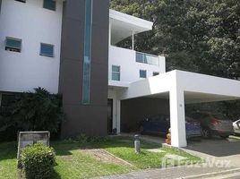 在Condominium For Sale in Santa Ana出售的3 卧室 住宅, Santa Ana