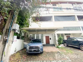 3 Bedroom Townhouse for sale in Watthana, Bangkok, Khlong Tan Nuea, Watthana