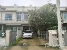 2 Bedroom Townhouse for sale at Indy 2 Srinakarin, Phraeksa