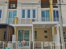 Golden Town 3 Bangna-Suanluang で賃貸用の 2 ベッドルーム 別荘, Dokmai, Prawet, バンコク