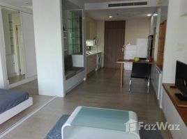 1 спален Квартира в аренду в Noble Remix, Khlong Tan