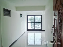 2 Habitación Apartamento en venta en Baan Ratchada Condo, Sam Sen Nok