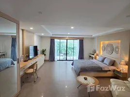 Studio Apartment for rent at Service Apartment - Pratumnak Soi 4 , Nong Prue
