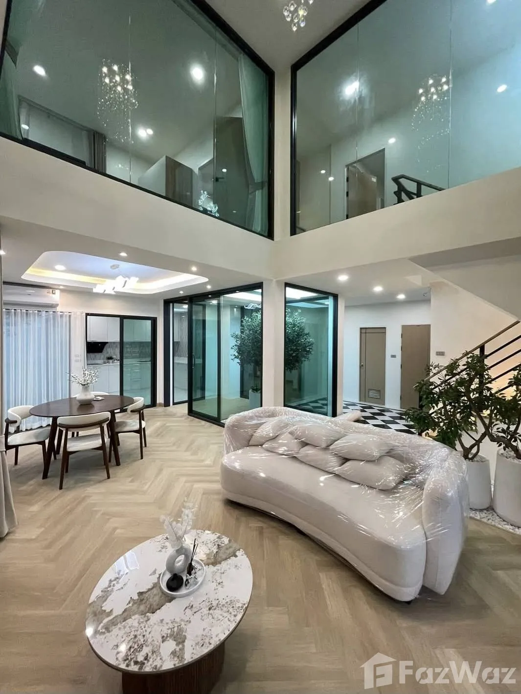 Modern Luxury Home | Stunning Double-Height Ceiling — photo 5