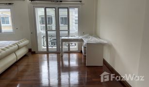 3 Bedrooms Townhouse for sale in Chong Nonsi, Bangkok Golden Home Park Ville