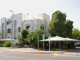 8 غرفة نوم فيلا للبيع في Al Danah, Lulu Towers, Khalifa Street