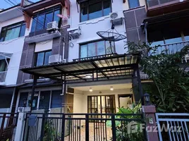 3 Bedroom Townhouse for rent at Pieamsuk Rattanathibet 17, Bang Kraso, Mueang Nonthaburi
