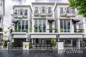 Maison Blanche Real Estate Development in Phra Khanong Nuea, Bangkok