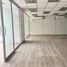 181 SqM Office for rent at Chamnan Phenjati Business Center, Huai Khwang