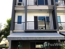 3 Habitación Adosado en venta en Baan Klang Muang Sukhumvit - Onnut, Suan Luang