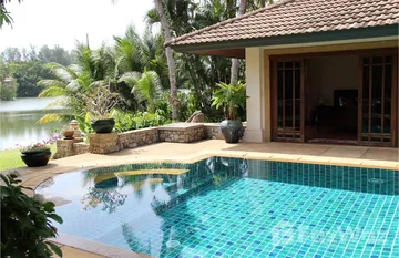 Lakeshore Villa in Choeng Thale, プーケット