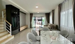 3 Bedrooms Townhouse for sale in Phlapphla, Bangkok The Connect UP3 Ladprao 126