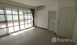 3 Bedrooms Townhouse for sale in Khlong Tan Nuea, Bangkok 