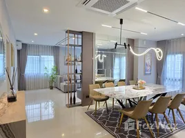 ขายวิลล่า 4 ห้องนอน ในโครงการ เซนโทร บางนา, บางแก้ว