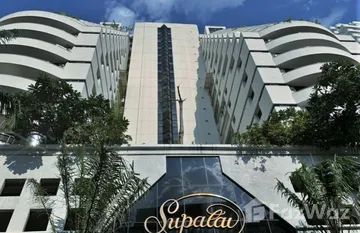 Supalai Place in Khlong Tan Nuea, 방콕