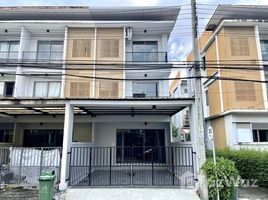 3 Bedroom Townhouse for sale at Eco Space Kaset - Nawamin, Khlong Kum