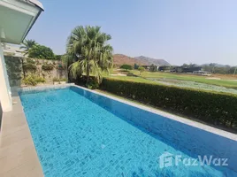 วิลล่า 3 ห้องนอน ให้เช่า ในโครงการ แบล็คเมาท์เท่น กอล์ฟ คอร์ส, หินเหล็กไฟ