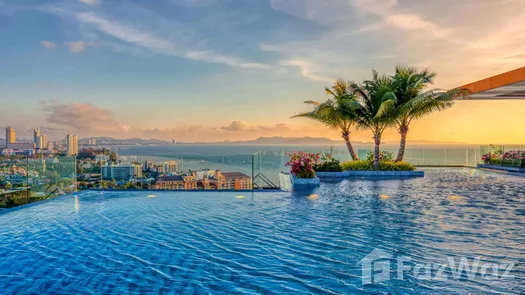 写真 5 of the Communal Pool at The Riviera Monaco