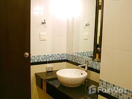 2 спален Кондо в аренду в Citi Smart Condominium, Khlong Toei