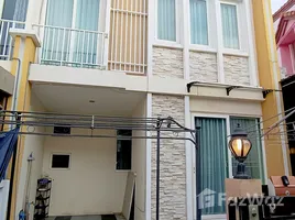 4 Bedroom Townhouse for sale at Golden Town Rama 2, Phanthai Norasing, Mueang Samut Sakhon