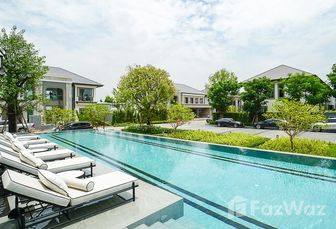 รูปถ่าย 2 of the สระว่ายน้ำ at แกรนด์ บางกอก บูเลอวาร์ด กรุงเทพกรีฑา