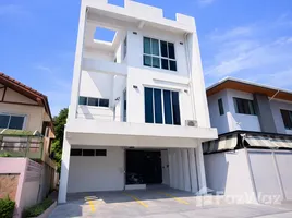 750 ตรม. Office for rent in กรุงเทพมหานคร, หัวหมาก, บางกะปิ, กรุงเทพมหานคร