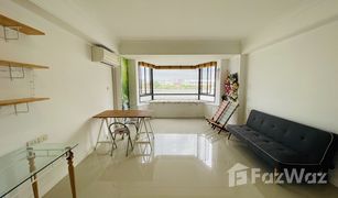 Studio Condo for sale in Wat Sam Phraya, Bangkok Juldis River Mansion