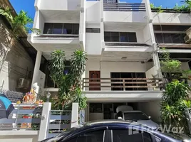ワトタナ, バンコク で売却中 4 ベッドルーム 町家, Khlong Toei Nuea, ワトタナ
