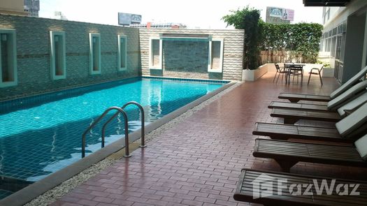图片 1 of the 游泳池 at Chewathai Ratchaprarop