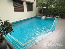 曼谷 Khlong Tan Large Private Villa for Sale in Sukhumvit 24 3 卧室 别墅 售 