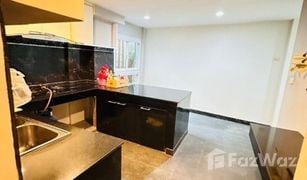 4 Bedrooms Townhouse for sale in Chong Nonsi, Bangkok Taweewattana Villa