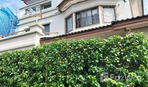 5 Bedrooms House for sale in Chomphon, Bangkok 