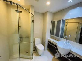 Студия Кондо в аренду в Sky Walk Residences, Phra Khanong Nuea, Щаттхана