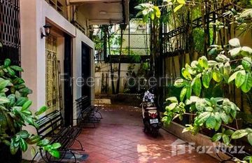 Large 3BR fusion-Khmer townhouse for rent Chaktomuk $950/month in Chakto Mukh, 프놈펜