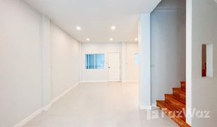 3 Bedrooms Townhouse for sale in Wichit, Phuket Baan Chanakan Baan Klang Muang