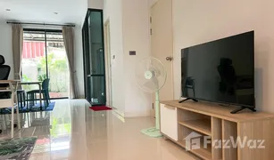 3 Bedrooms Townhouse for sale in Tha Raeng, Bangkok 